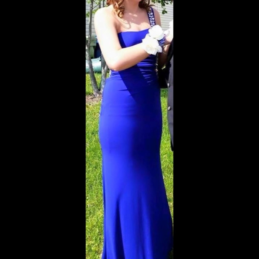 Prom Dress Worn Once. Size 5